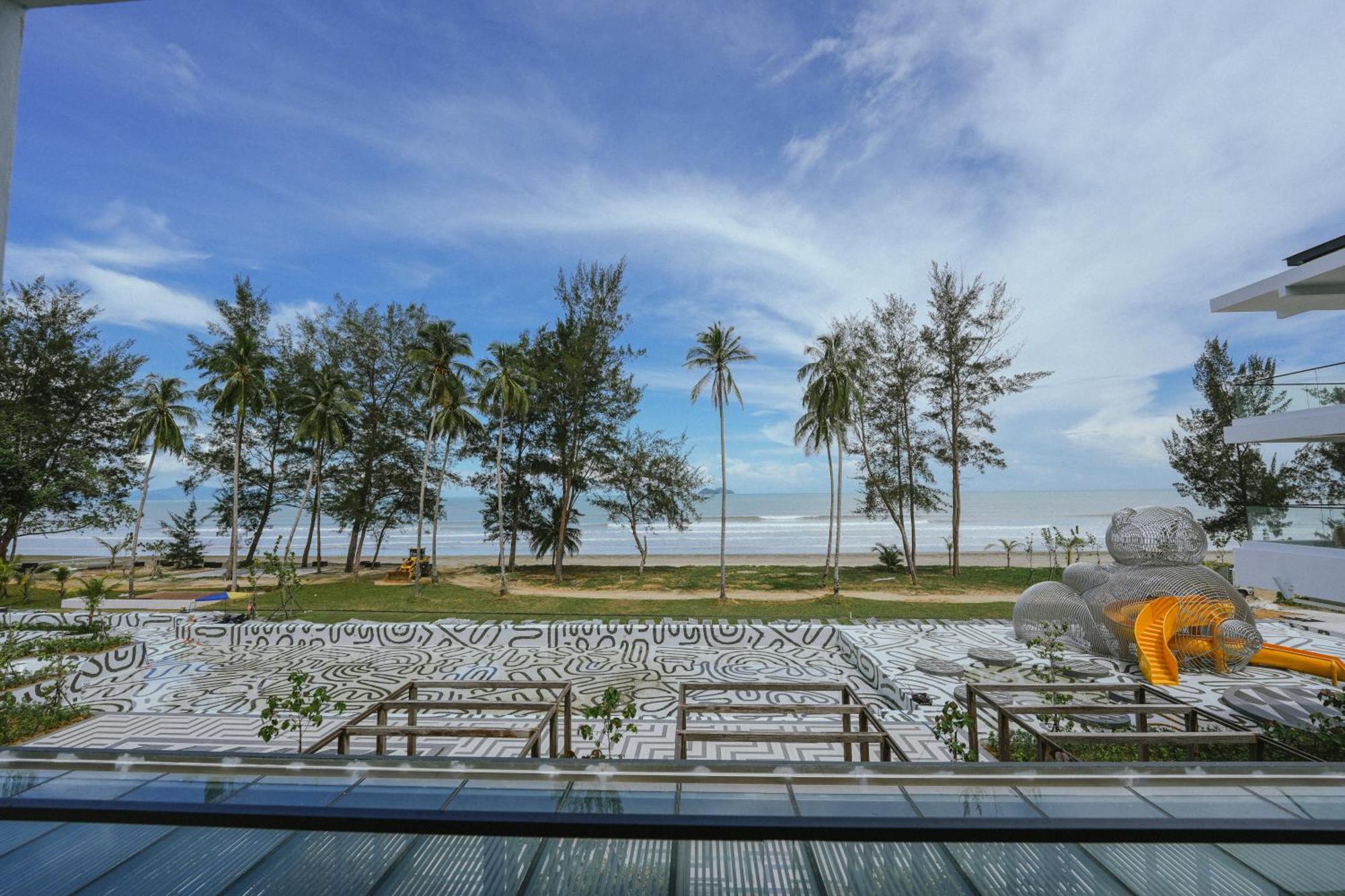 Roxy Beach Resort Sematan Buitenkant foto